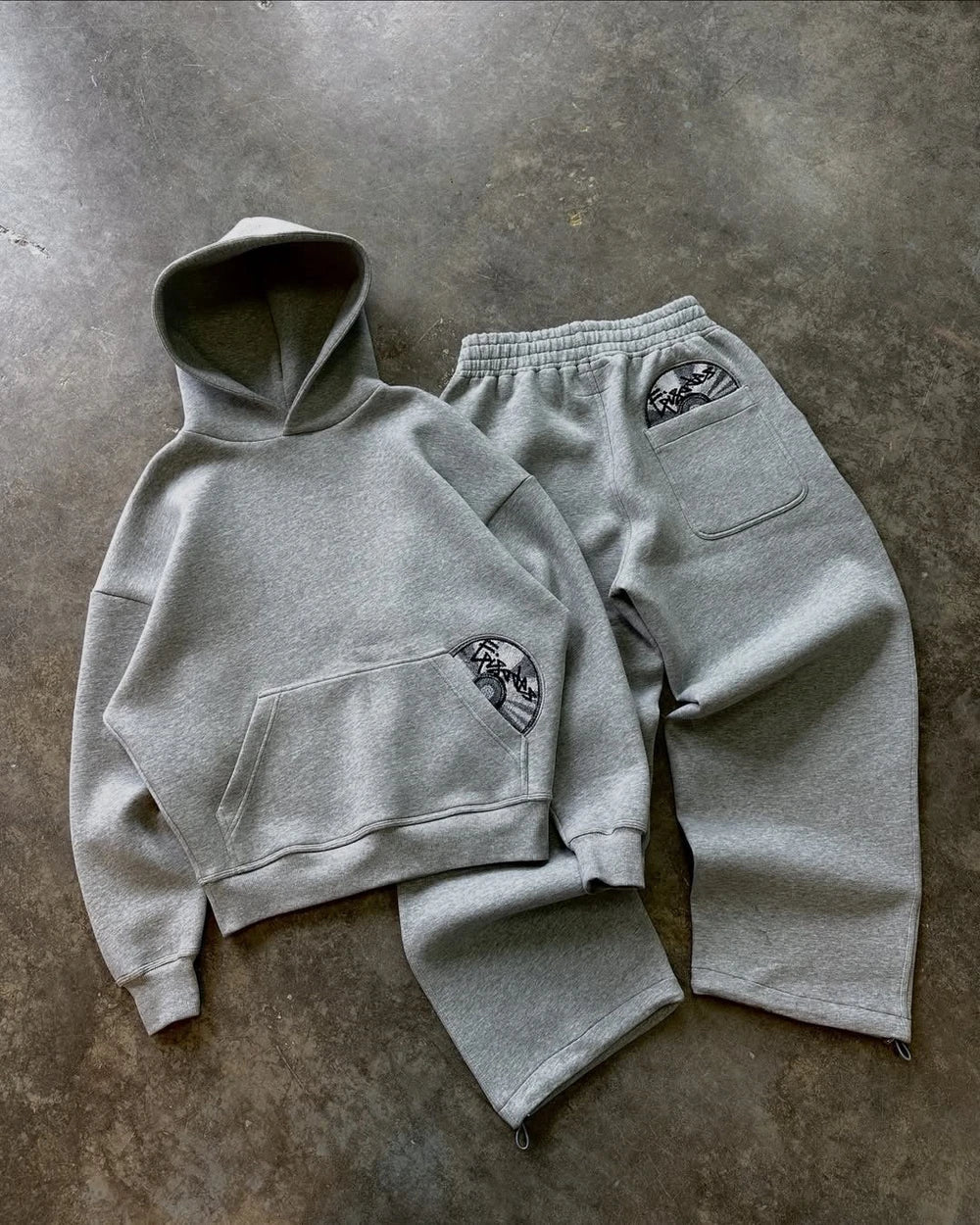 Set Hoodie y Pants Estampado Geométrico